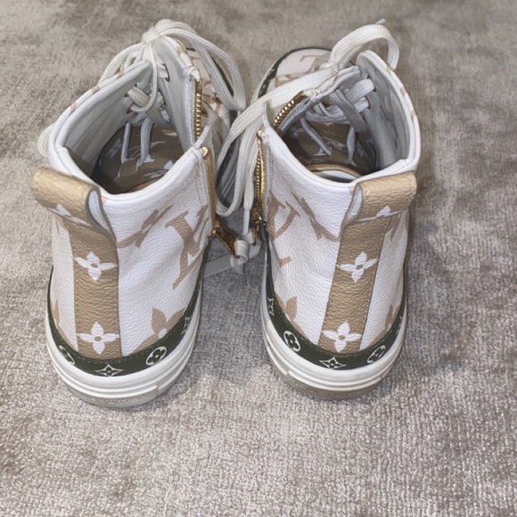 Louis Vuitton logo sneakers - Picture 4 of 4